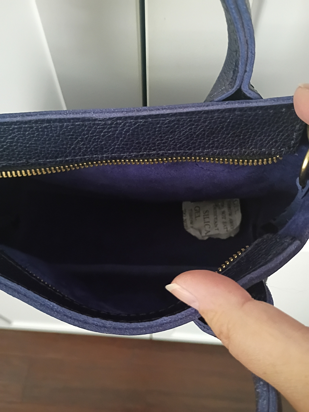 💙Portland Leather Small Rain Drop Cross Body Cobalt Blue w/ Ziipper💙 - Picture 5 of 15